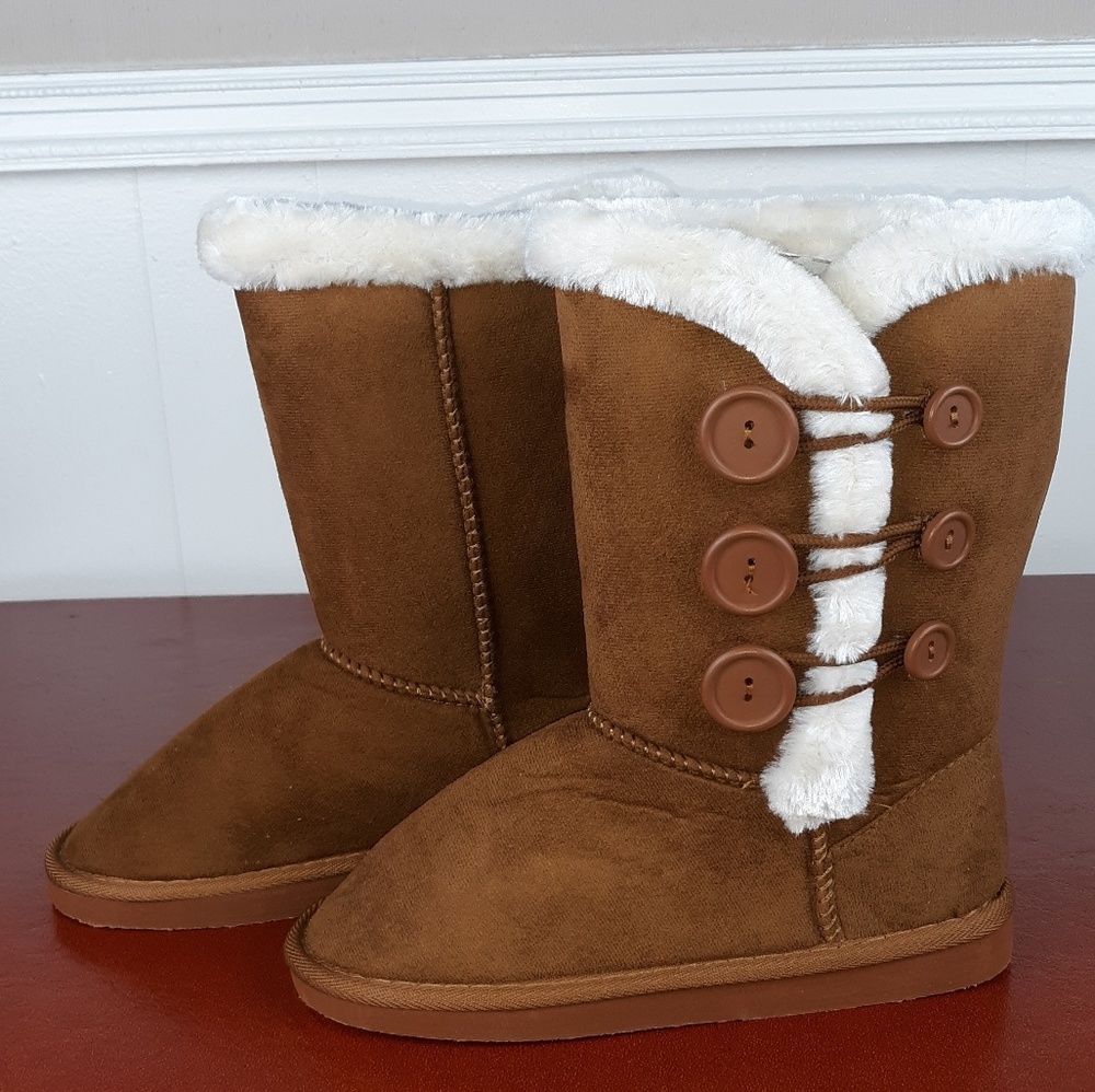 Boots NWOT size 6
